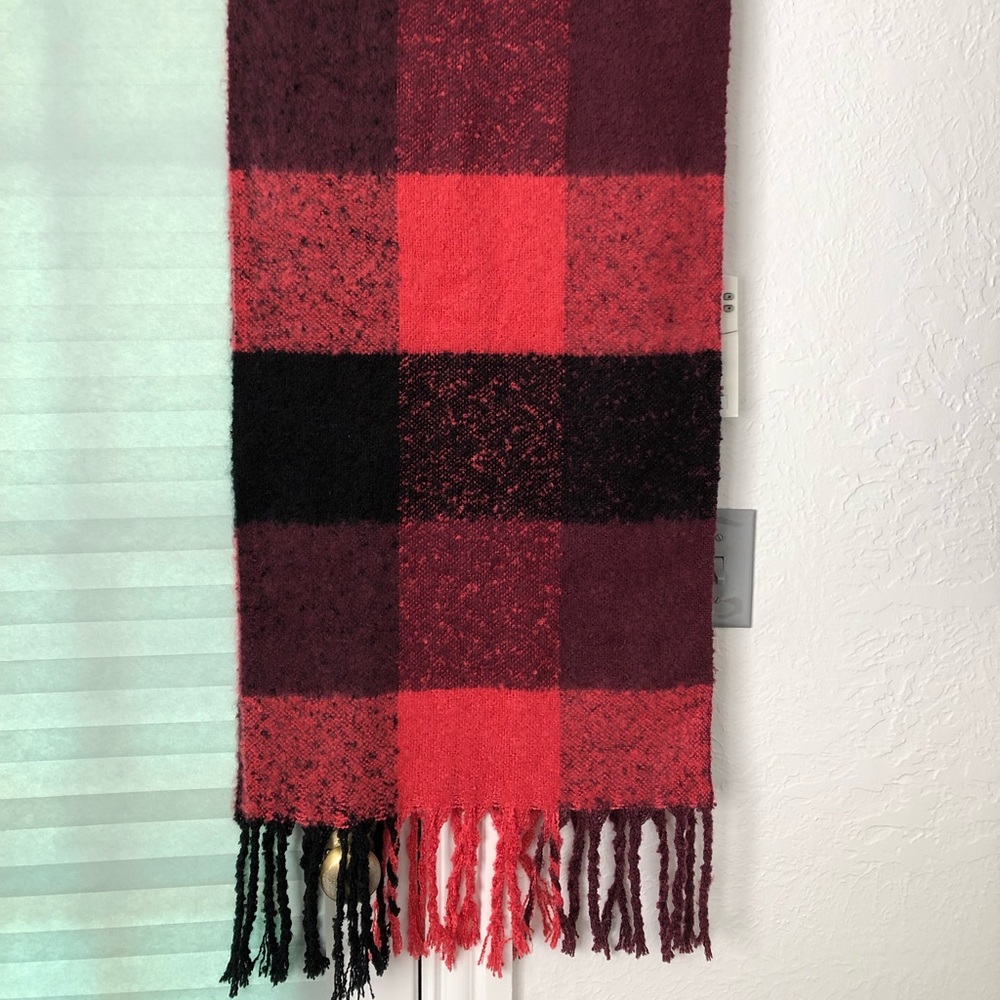 Lucky Brand Scarf NWT (One-Size)